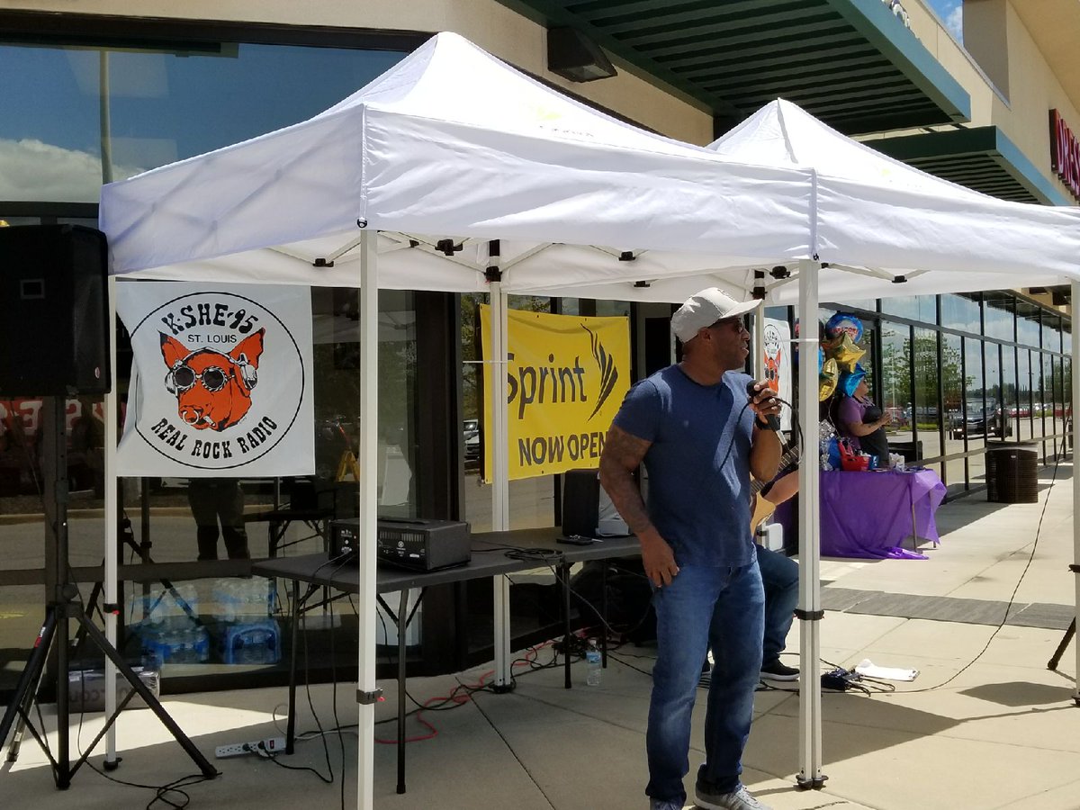 Sprintastic's tweet photo. @JGSprintWest #GOWEST @sgitw0 @KSMOSprint 
Amazing grrand opening for the Belleville store 7135 https://t.co/ZCsGcIOVEg