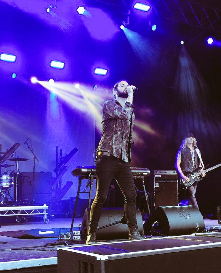 SunsetSons's tweet photo. So @leopallooza did not disappoint! Shitty weather and solid crowd, can't ask for more, big love 😘🔥 https://t.co/RxdLeduWQu
