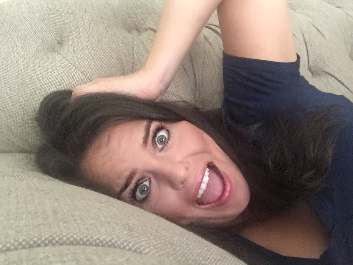cmbrookins's tweet photo. Woke up to @HopeBrookins looking glamorous but panicked over mysteriously bloody dog. “Zombie attack!” #DramaticReenactment #MyDogSaga 3/13 https://t.co/cKeIZnOx9m