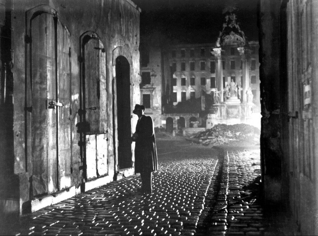 CarmenBohemian's tweet photo. #Fotograma El Tercer Hombre (1949) #CineNegro #CineBlancoYNegro #CineBritánico #Suspense #Drama #Intigra #OrsonWelles #JosephCotten https://t.co/KYCQxJLZEM