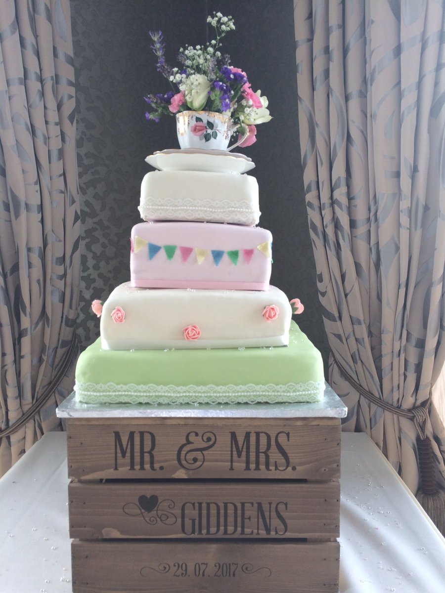 nottmshirewedd's tweet image. Congratulations to @Giddens25 &amp;amp; Kerry celebrating their #weddingreception @thenottmshire today! Beautiful day for a great couple!