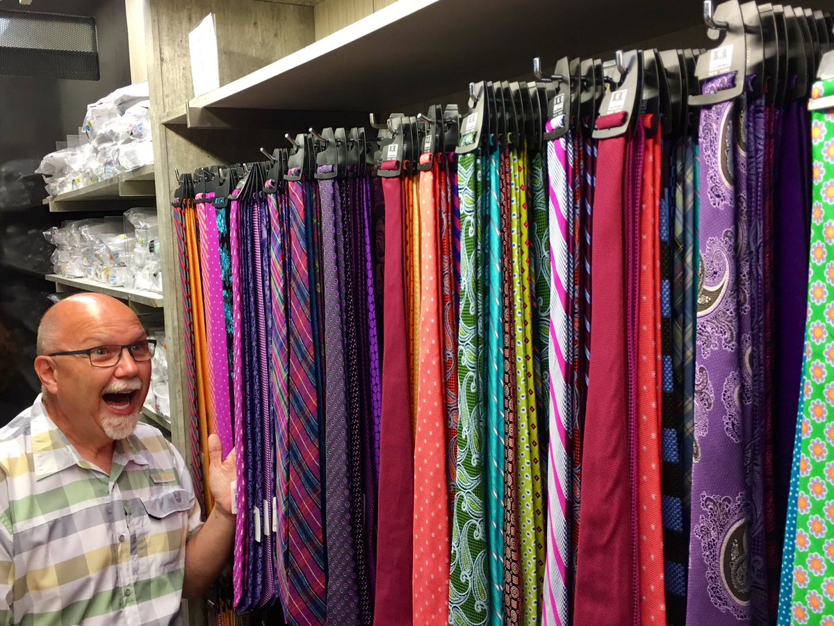 tiesONties's tweet photo. Am I in heaven? #loveNYC https://t.co/mqUbBFPI7z