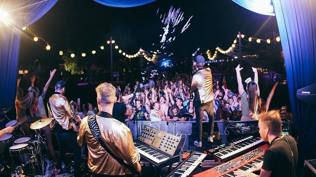 CookiesAndCream's tweet photo. 2ND TIME AROUND, WE HAD A BLAST! 💥⚡️🎪💥⚡️🎪 @tomorrowland #tmlrum #tomorowland #theretronettes #radioultramodern #fi… https://t.co/bzMn3gfy77 https://t.co/VSPWLAOYJH