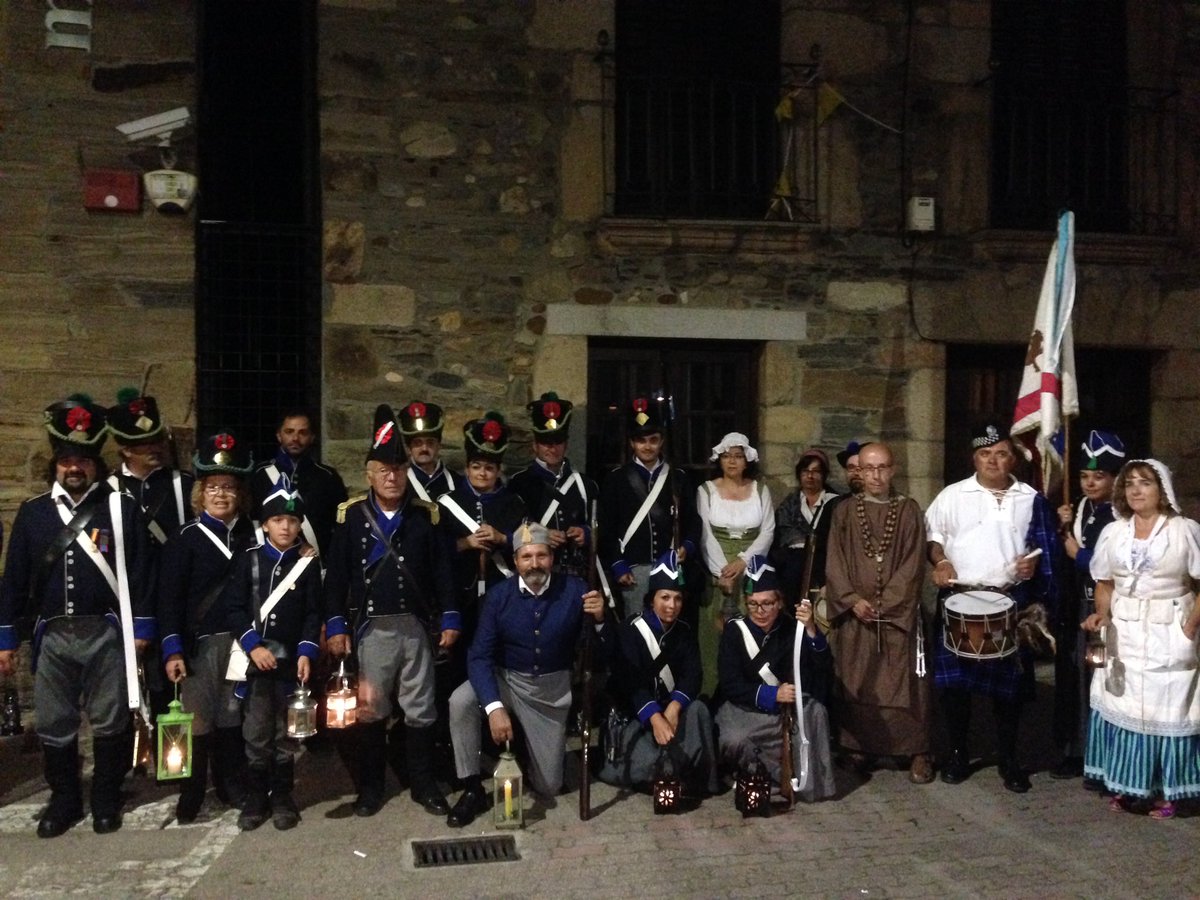 LauraEstvezM's tweet photo. @TiradoresdelBierzo Recreación histórica. Batalla de @Cacabelos https://t.co/8v3T4R5M4p