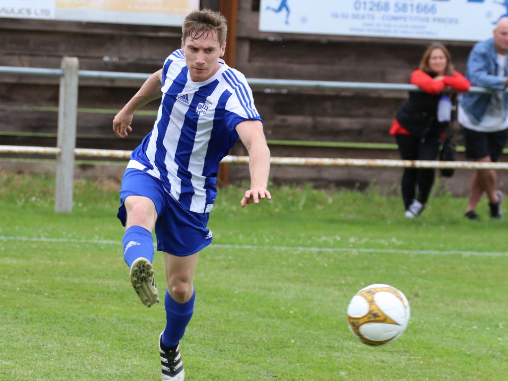 ABridgeTooFar16's tweet photo. The serious face of @HullbridgeFC @JamieBuffin in today's 2-2 draw at Lower Road. https://t.co/r8tOqSyqfl
