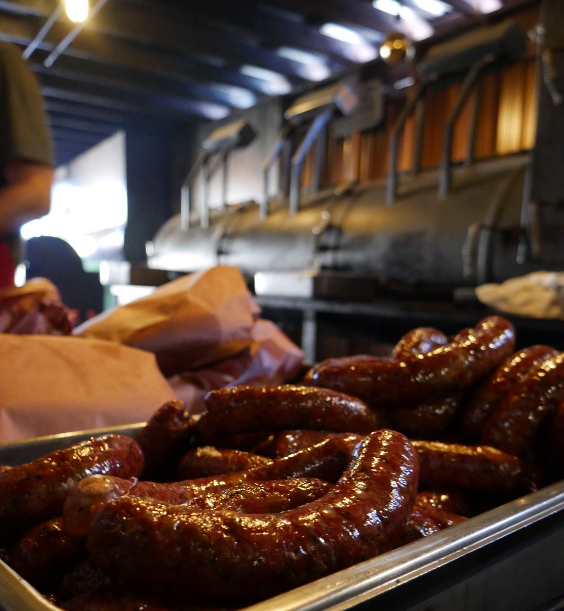 StilesSwitchBBQ's tweet image. Austin, Texas where the links are hot and the air is too. #FreeAC w your #SmokedMeat today. #ATX #HotGuts #Sausage #Austin #BBQ #TexasBBQ