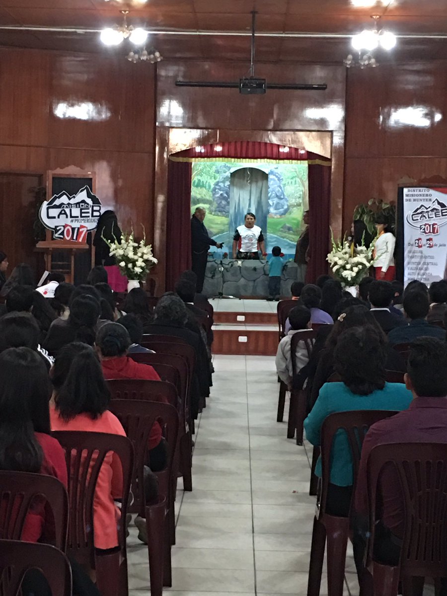 Edith_Llanos's tweet photo. Docente del colegio Forga de AQP, entrega su vida a Dios en el cierre #Caleb2017 @AdventistasMPS @abelapazar https://t.co/6MxzuTDbvP
