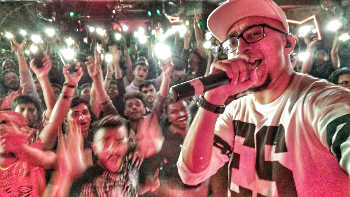 BrodhaV's tweet image. When madness was beautiful! #hummingtree