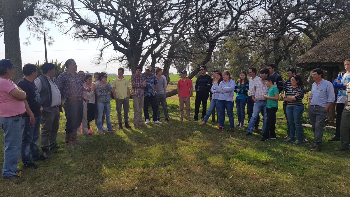josue2rodriguez's tweet photo. Como todos los días, nuestro diputado @JoseArocena llegando a todos los puntos del departamento. No hay orden de parar. Espacio 4062 Florida https://t.co/XjmeF3PC1Q