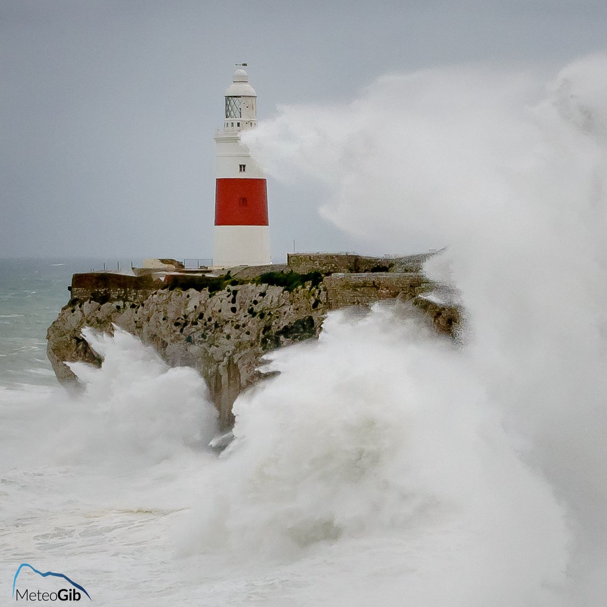 StormHour's tweet photo. #Gibraltar Europa Point Lighthouse being pounded by gale force levanter winds in April 2017.  Thanks to MeteoGib @MeteoGib #StormHour https://t.co/besECftiBd