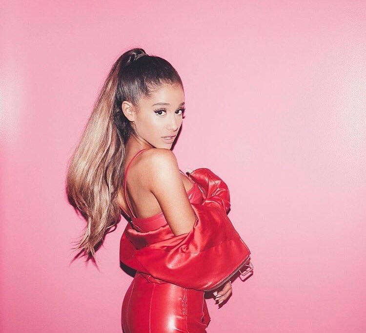 Love the color red😁💓