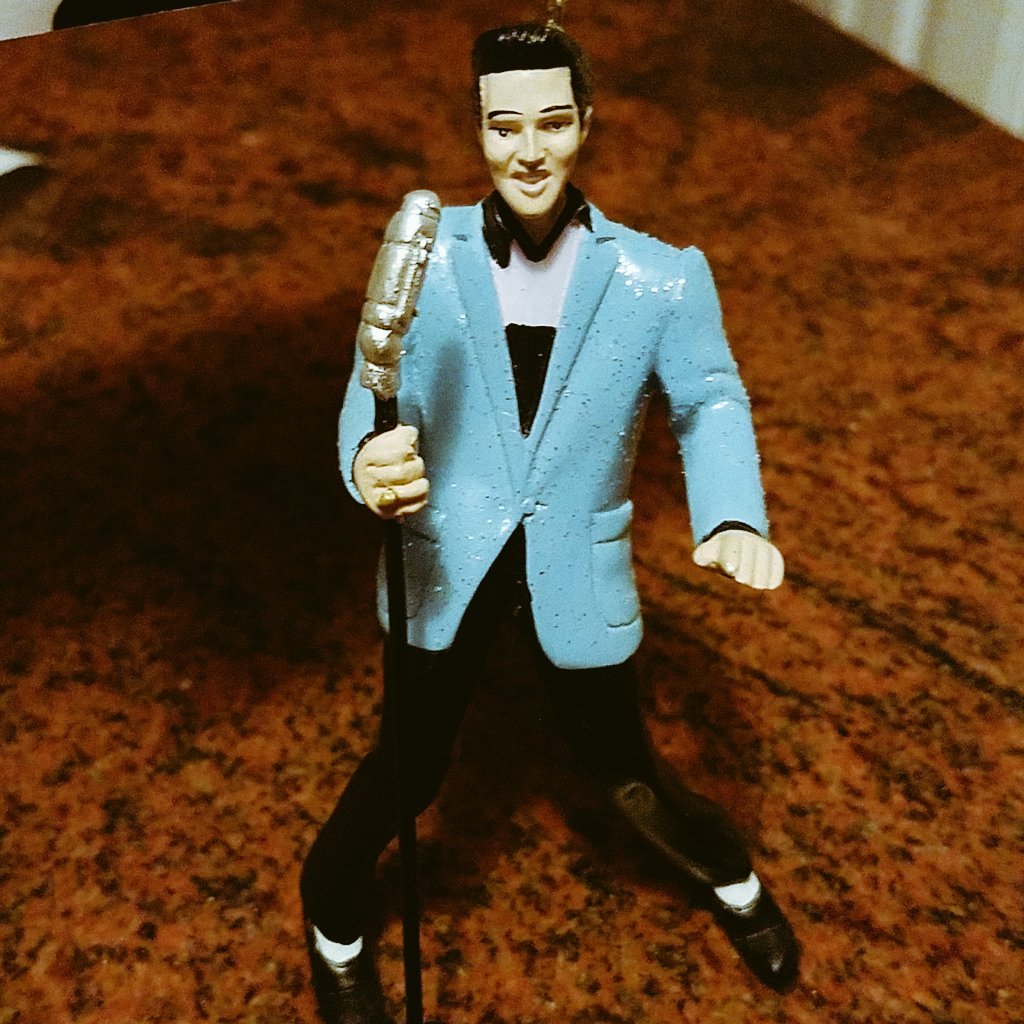 bubblybubba's tweet photo. 1st ornament for my Broadway themed Xmas tree. #dracfrenzie #Attack #attackmusical #elvis #theatergirl #ChristmasinJuly https://t.co/evvghdkRIe