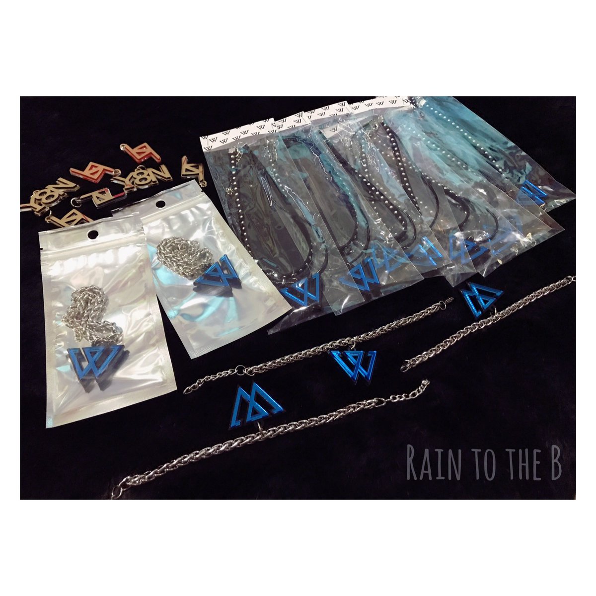 rainny_B's tweet photo. Goods for you girls~ ✨✨✨✨
Thank you too much!♥️♥️♥️♥️
#WINNERbracelet #WINNERchoker #KSYlogo #Y8Nlogo #YOON #WINNER #iTemWINNER #TEAMWINNER https://t.co/M5i0TdqWUC