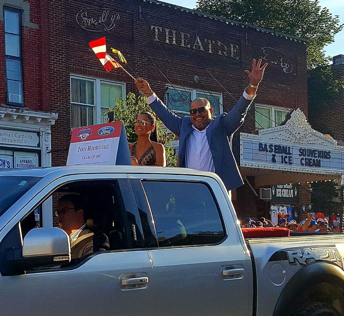 Susie_Current's tweet photo. Could @Pudge_Rodriguez be any happier?!?!? #HOFWKND #Pudge7HOF #dreamscometrue https://t.co/yUfMt2QZ22