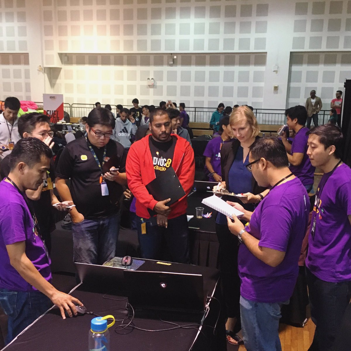 ProjectLiber8's tweet photo. Its the pitching session for the preliminary round! The mentors are choosing the Top 5 teams! #Advoc8Hack #EradicateThroughTech https://t.co/0pQKWnZMXu