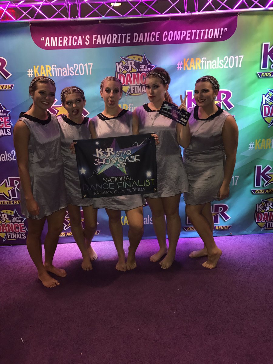 allie_faith1234's tweet photo. Happy national dance day!!❤️👯 #mgdcfamily https://t.co/rjtd5VQZyy