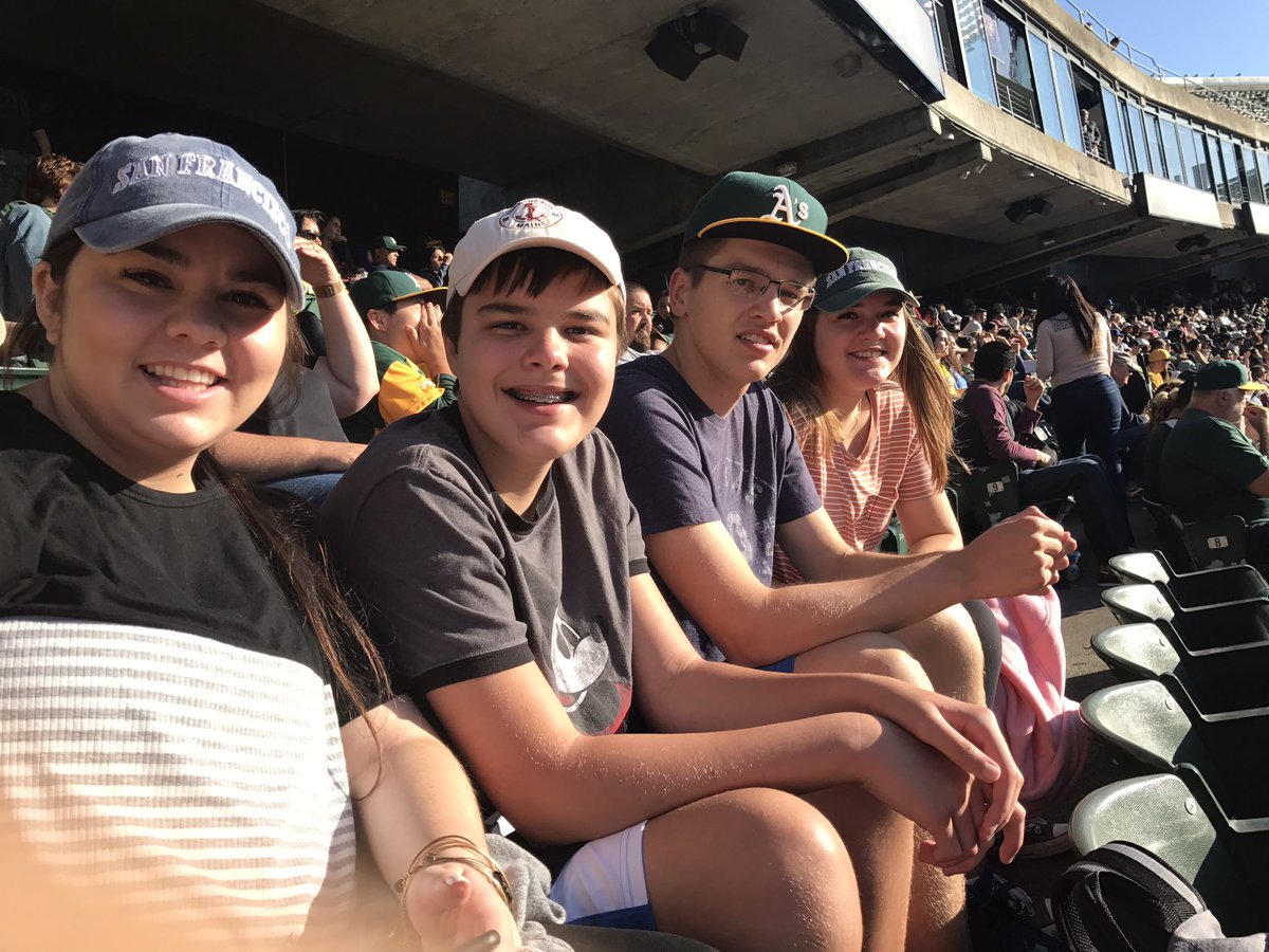 Jill25788's tweet photo. #AtTheColiseum https://t.co/rmhJiVOaMQ