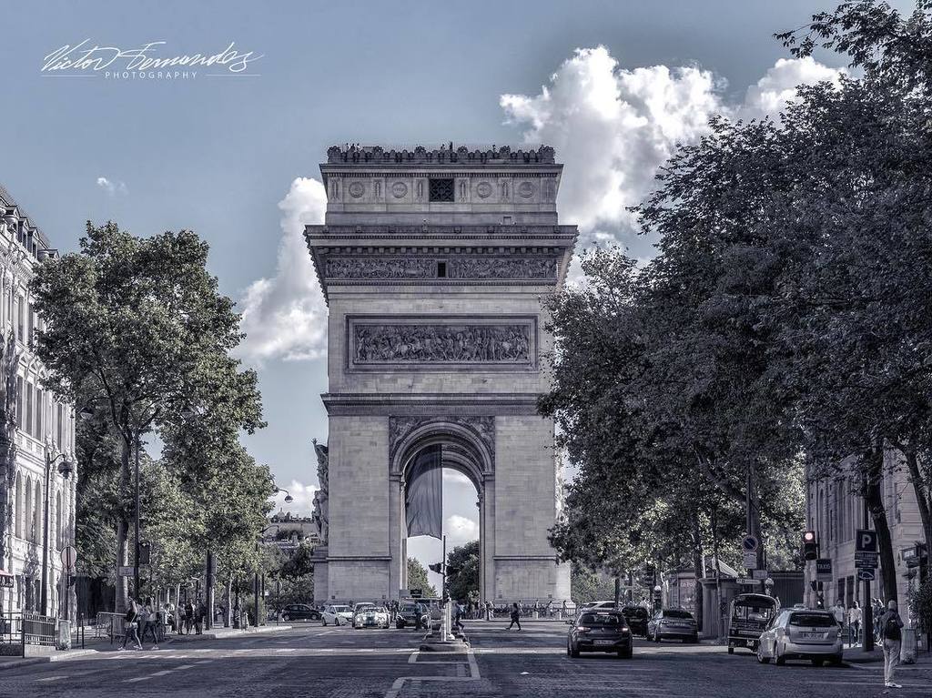 Visual_Griot's tweet photo. The narrow side of #arcdetriomphe #paris #parisan one of my favorite citys #france #french #travel #europe #wander… https://t.co/9shlIY2mzg https://t.co/stLpy6hIAw
