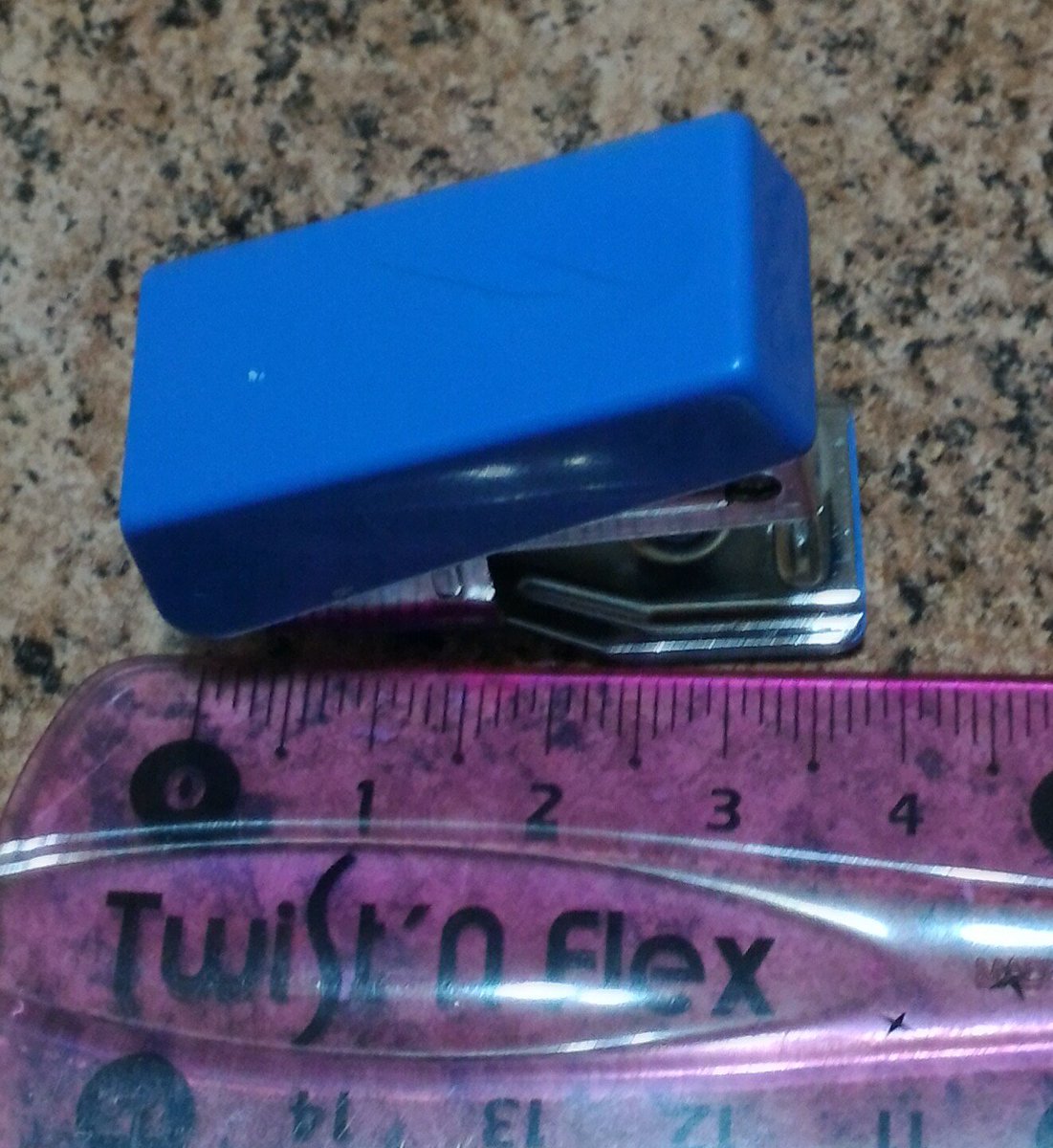 dbmparanoid's tweet photo. @Madison89Miller & @jazzifilipek this is a super mini stapler. Super cute and very handy for college. 😍 (brand Kangaro, I have it for ages). https://t.co/ikyZkTbMpH