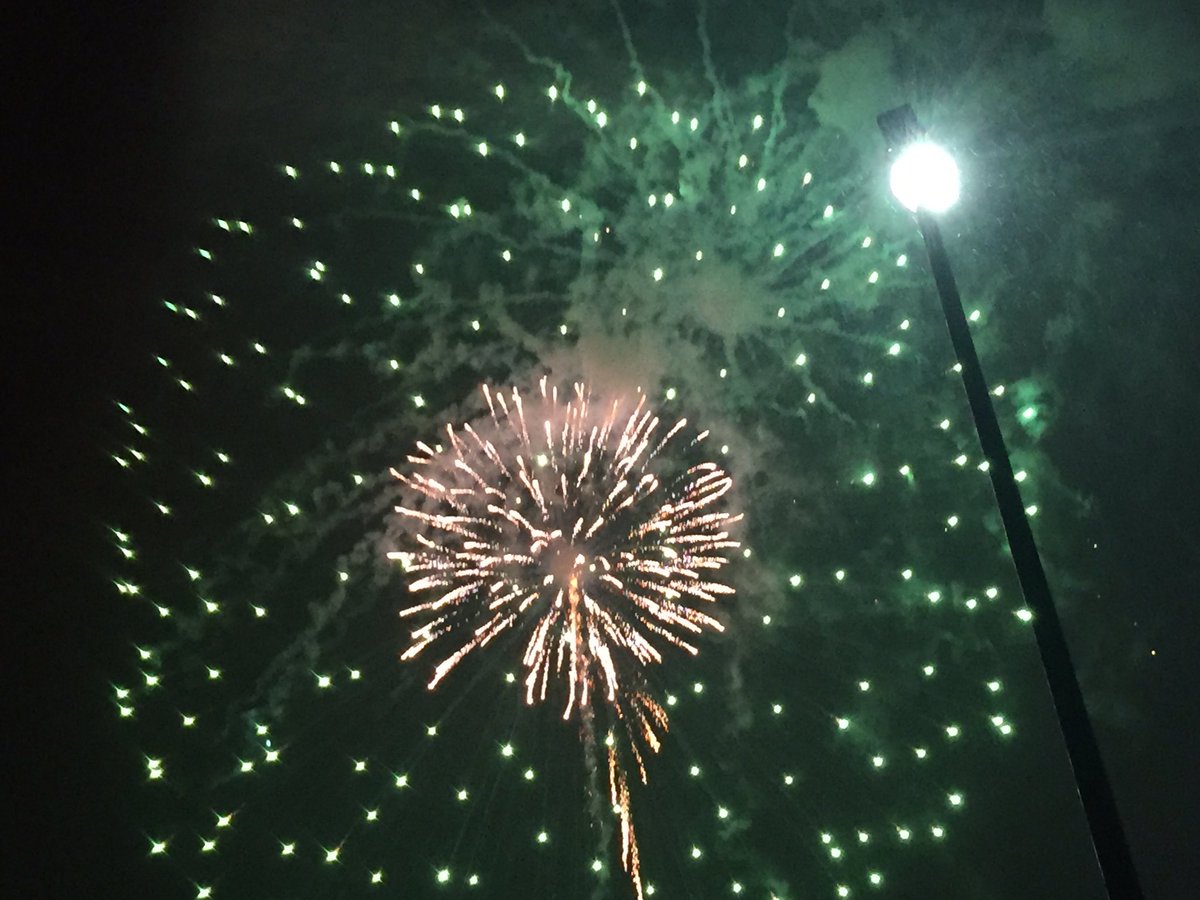 warmcheaptrips's tweet photo. Ma la bellezza dei #sumidafireworks di ieri sera? 😍😍 90 minuti di puro spettacolo! #sumidagawahanabi #Sumidagawafireworks @WeAreOpenMind https://t.co/NMrlS6vpAR
