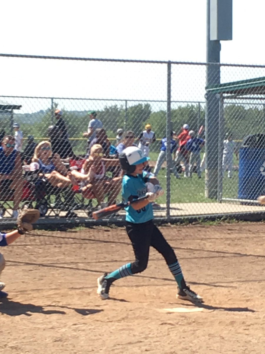 themrsbowers's tweet photo. Movin' around the bases! @KCSPORTS @USSSA @ProdigyBasebal #baaack #00wearsshorties https://t.co/WFZuYxk01c
