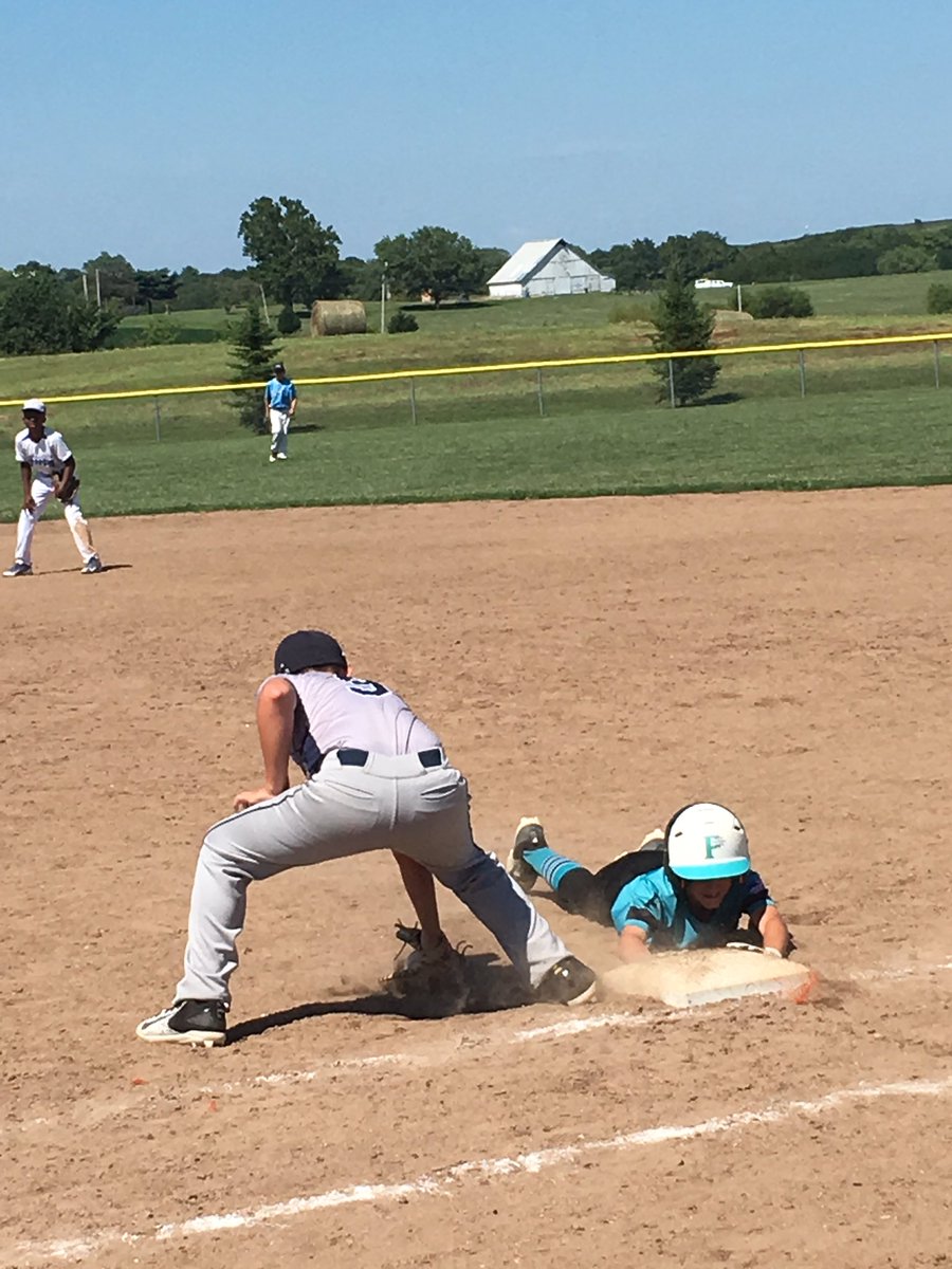 themrsbowers's tweet photo. Movin' around the bases! @KCSPORTS @USSSA @ProdigyBasebal #baaack #00wearsshorties https://t.co/WFZuYxk01c