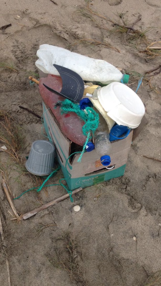mingasporelmar's tweet photo. La playa El Pelado es un área protegida y no un botadero de basura. Se necesita regulación y limpiezas periódicas URG Atención @GADPlayas https://t.co/1UcJLMhmWT