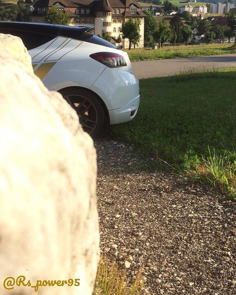 TurboRenault's tweet photo. @rs_power95 - 🏜🏞#renaultsport #renaultclub #renaultmegane #megane #meganers #instamegane #320ch #320hp 
#rs #rsalp… https://t.co/xGvvwI8gw3 https://t.co/vntkPTpEPf