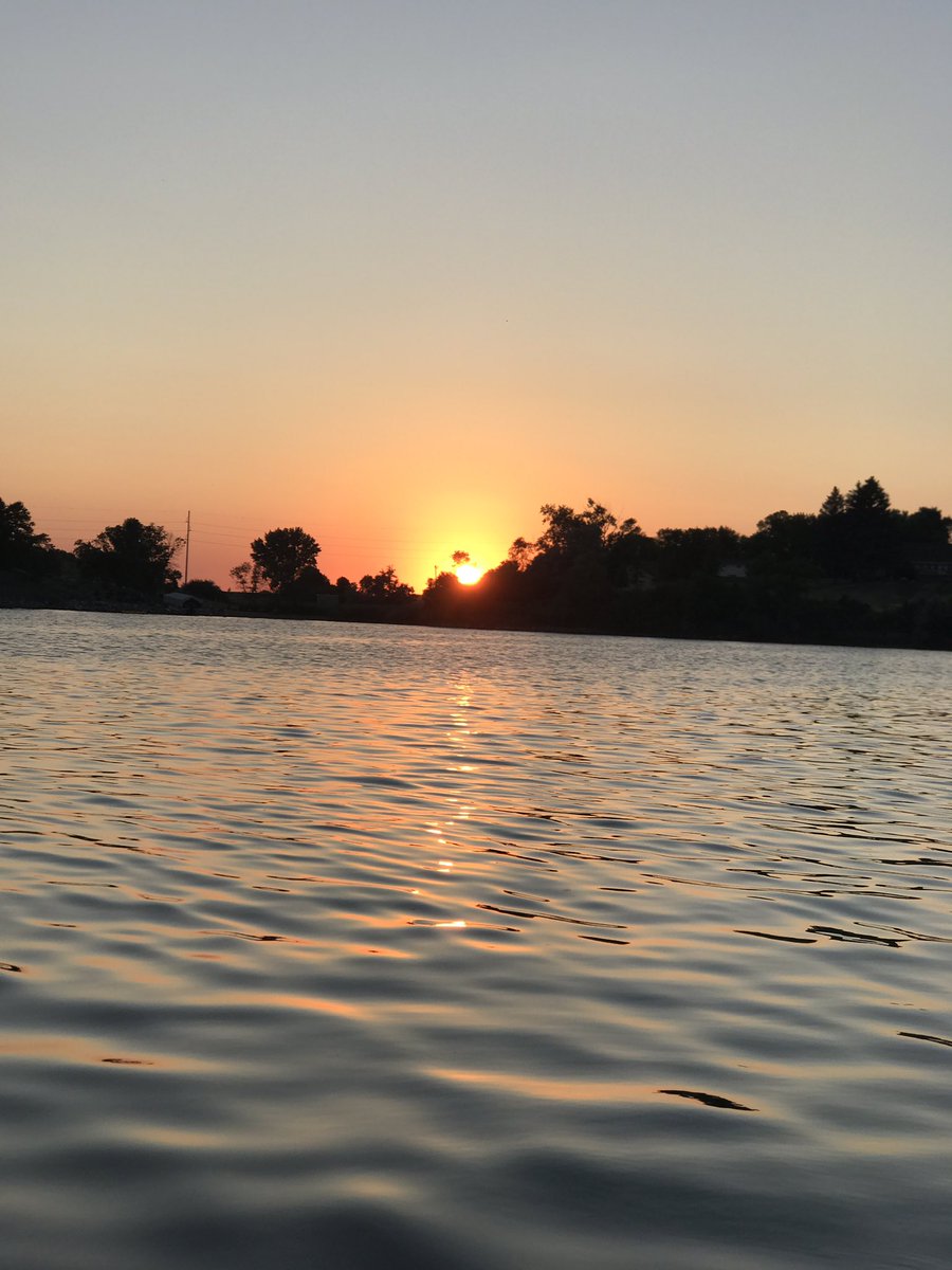 wake_junky's tweet photo. Lake life🌅🤙🏻 https://t.co/5AbjGsdKY9