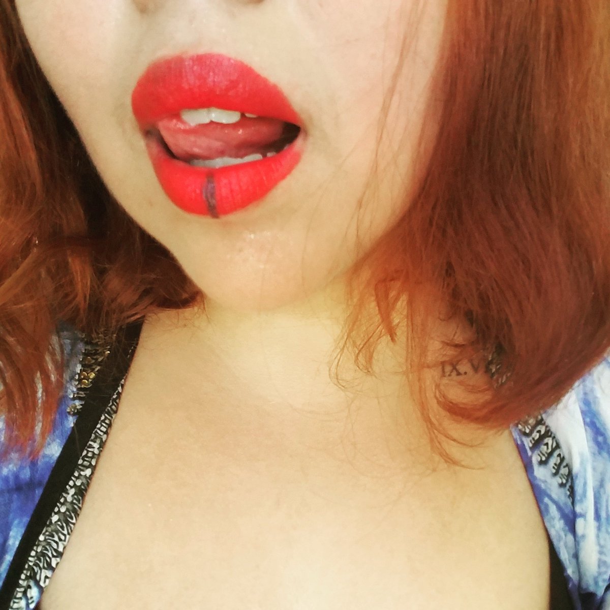 _ayummi_'s tweet photo. #NationalLipstickDay https://t.co/E9A7TRahdH
