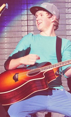 niallkittycat's tweet photo. uan tour 🙂😪😻 @NiallOfficial #uantour #onedirection #niallhoran https://t.co/BmW0BU1GK7