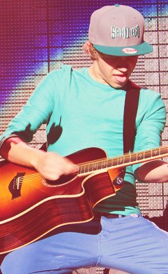 niallkittycat's tweet photo. uan tour 🙂😪😻 @NiallOfficial #uantour #onedirection #niallhoran https://t.co/BmW0BU1GK7