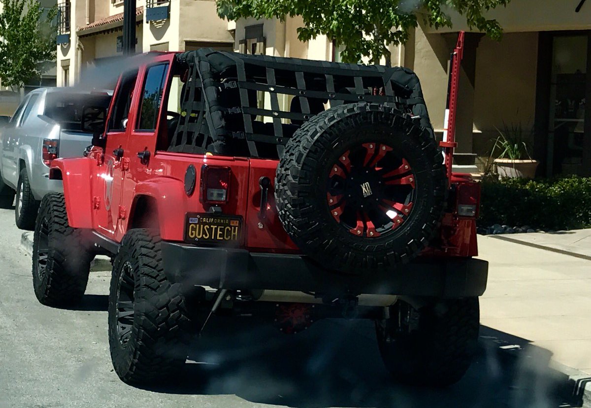 #JeepCreep Hot Damn!!! Red is sexy as hell😘❤️😜❤️❤️ #JeepLife 😍😍😍😍 <a href="/THEJeepMafia/">The Jeep Mafia</a>