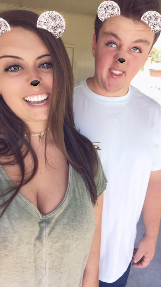 gabbienobles's tweet photo. happy 500th day of snapchat 😉💋🎉 https://t.co/Udi4bYZot0