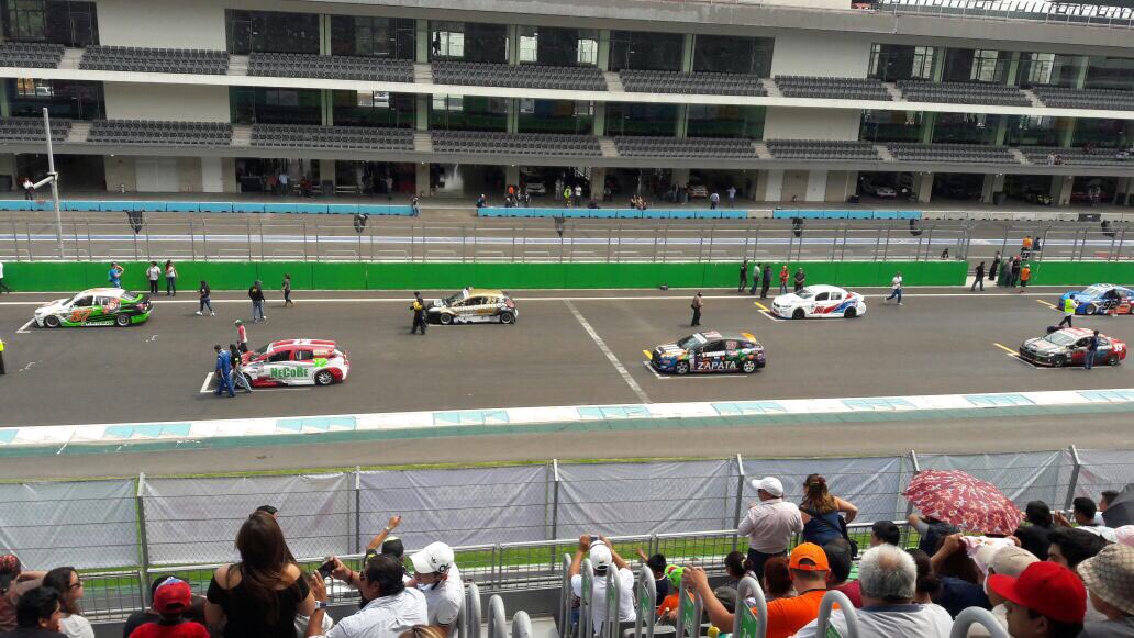 ActividadesPSi's tweet photo. Presentes jóvenes de @Iztacalco_Dele y @DelegacionXochi en Carrera "Copa Notiauto" en Autodromo Hermanos Rodríguez. #EjeDeporteYRecreacion https://t.co/Z2cN6N4Aoq