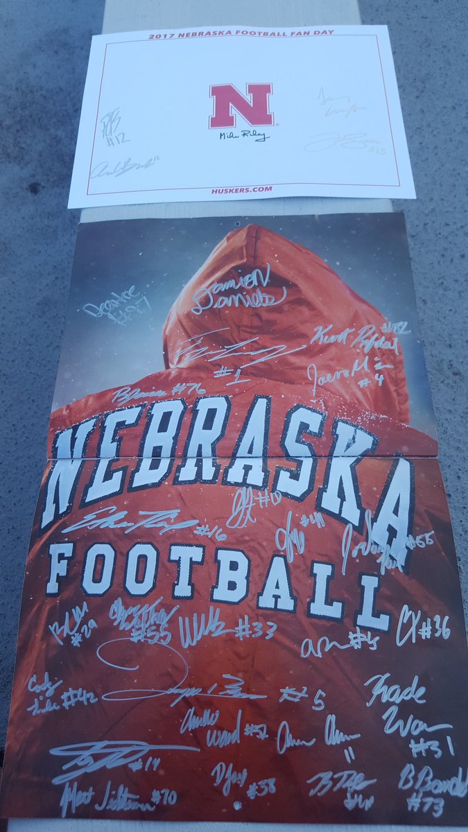LuvsB1GRed's tweet photo. Worth the wait..#Freshmen &amp; #Quartebacks #Huskers #SilverSharpieGang
(Shout-Out @HailVarsity for always providing greatness to have signed) https://t.co/fWzm8pa1sH