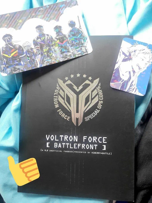 @hiberrybottle your fanbook arrived yesterday and it is beautiful! 
Very well designed, printed, and put together! ?? 