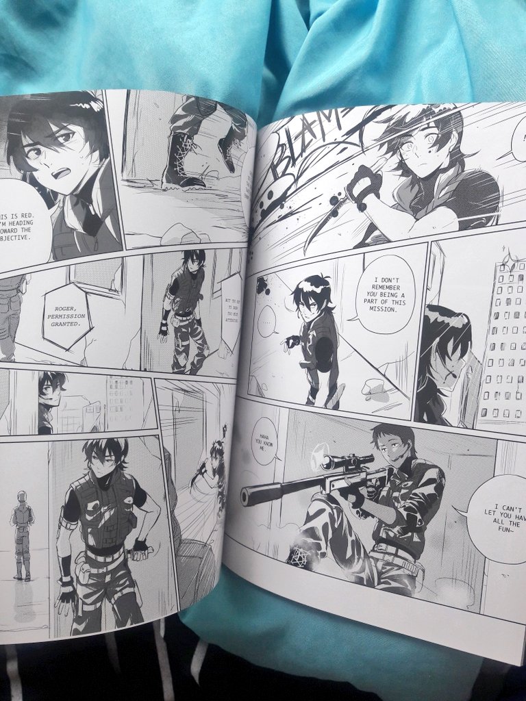 @hiberrybottle your fanbook arrived yesterday and it is beautiful! 
Very well designed, printed, and put together! ?? 