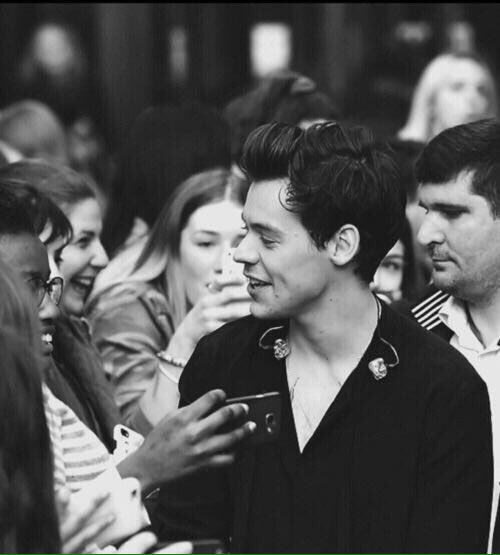 sacredzjm's tweet photo. Harry's life is basically a photoshoot this is so aesthetically pleasing https://t.co/Qu8xfajW0M