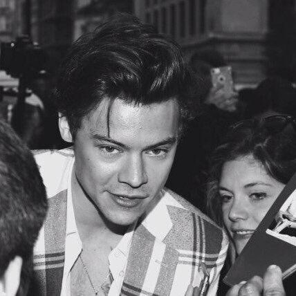 sacredzjm's tweet photo. Harry's life is basically a photoshoot this is so aesthetically pleasing https://t.co/Qu8xfajW0M