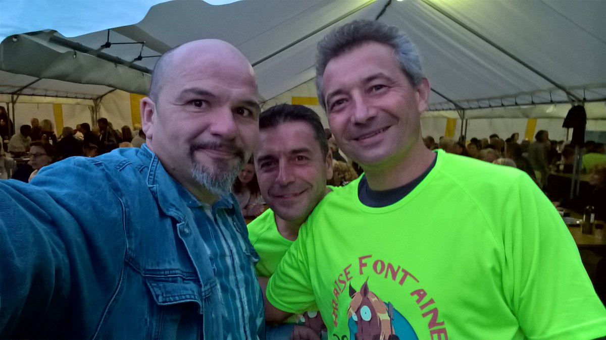 gyguillot's tweet photo. quand deux jouteurs se rencontrent #pontivy #Kerfourn #pontivyaufildeleau @JARNIGONM @JestinHerve @soizicperrault https://t.co/3esF4YWga3