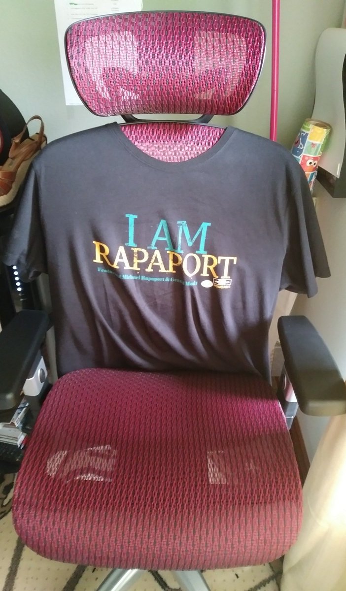 SweetTale4u's tweet photo. My new office chair is rockin a #softasstee @iamrapaport @MichaelRapaport It keeps me inspired as i write my book #ComingSoon https://t.co/5Zr4K41zqp