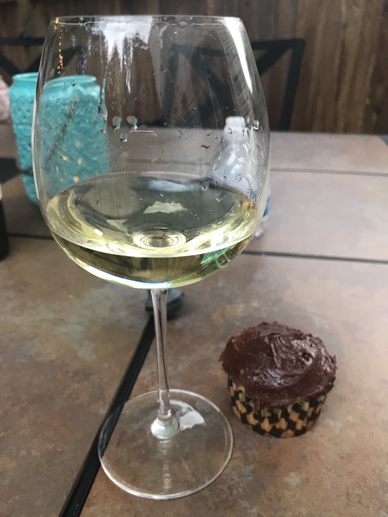 presbyjen's tweet photo. @SarahDianne1230 Current state of affairs. ;) #youknowme #youreallyknowme https://t.co/JryKoRTJij
