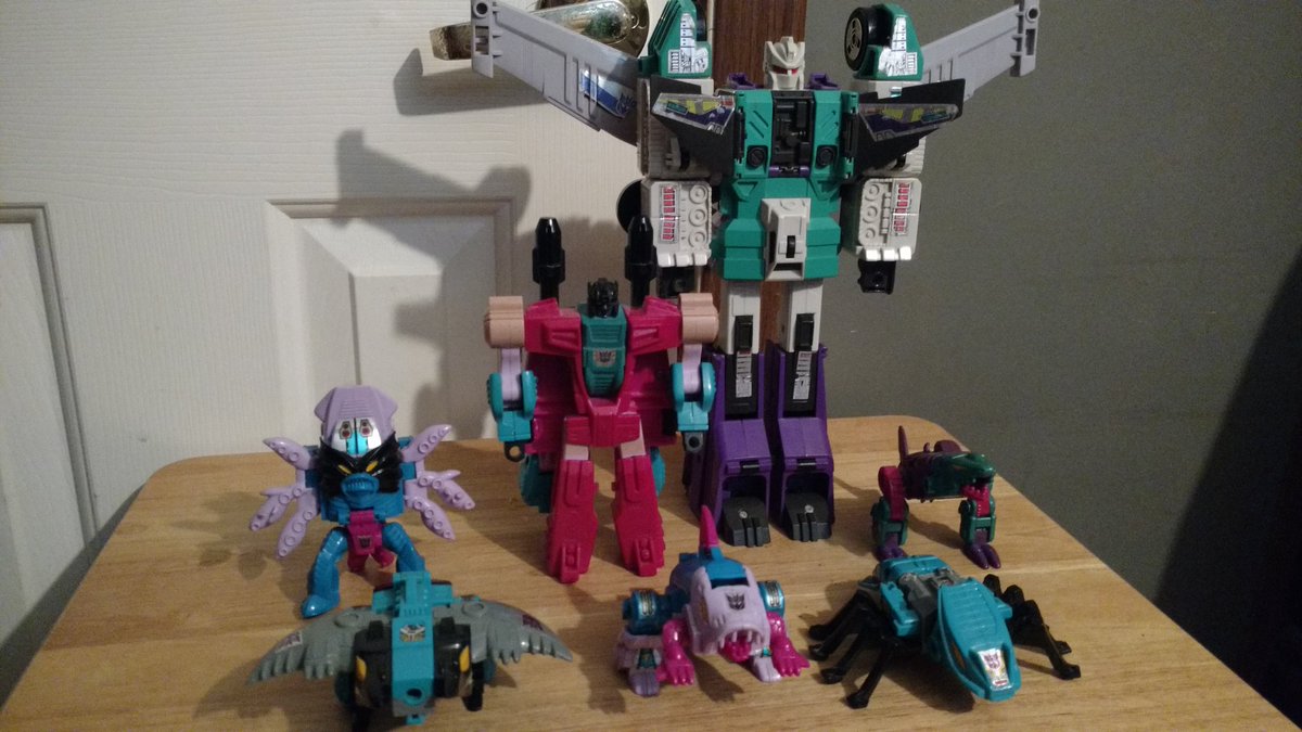 GaminGeorge's tweet photo. All my #RobCon2017 pick ups from today and my #Transformers shelf! #RetroGaming https://t.co/Qri31pX86z