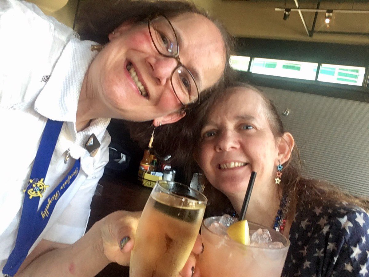 lilkaraokediva's tweet photo. #torchlight #torchlightparade #prefunking @sport before a VIP reception. #SeafairVIP #SisterNight https://t.co/Py3yDq3Z8C