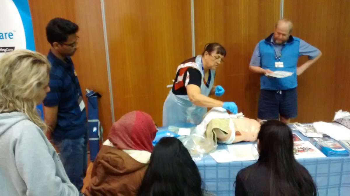 ParvatiDadwal's tweet photo. Learning how to change a cathether from BlueCare #GROWrural @HWQld @The_NRHSN https://t.co/jjLjHKhKDB