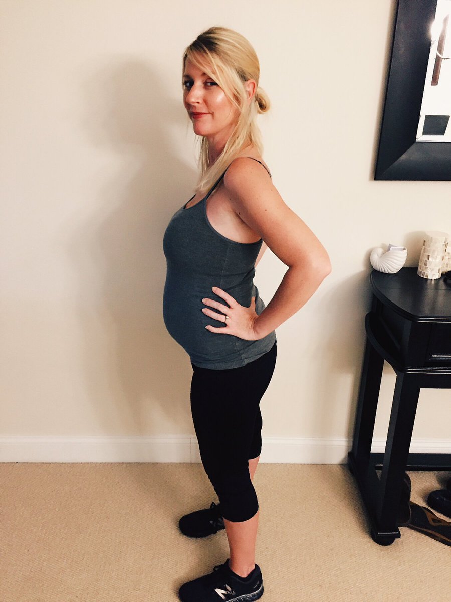 AuthorHMacht's tweet photo. Halfway there! π#20WeeksDown https://t.co/PeJ3KVYGrd