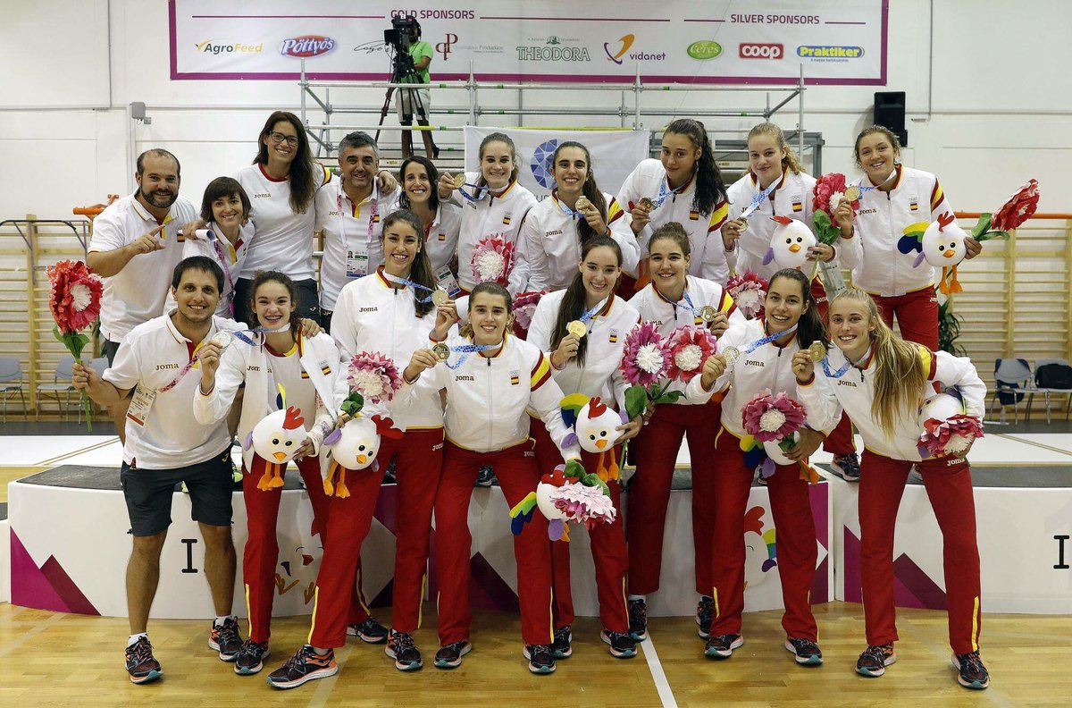 VictorCiavatini's tweet photo. Campeonas Olímpicas 👏🏼😀🥇#Europa 🌍 #Gyor2017 #Fojes 🇭🇺 Bellísima experiencia‼️Mañana p 🇫🇷✈️🔜 #EuroBasket #U16F ⛹🏽♀️🇪🇸🔛🏀 https://t.co/xgk3ZYVDZY