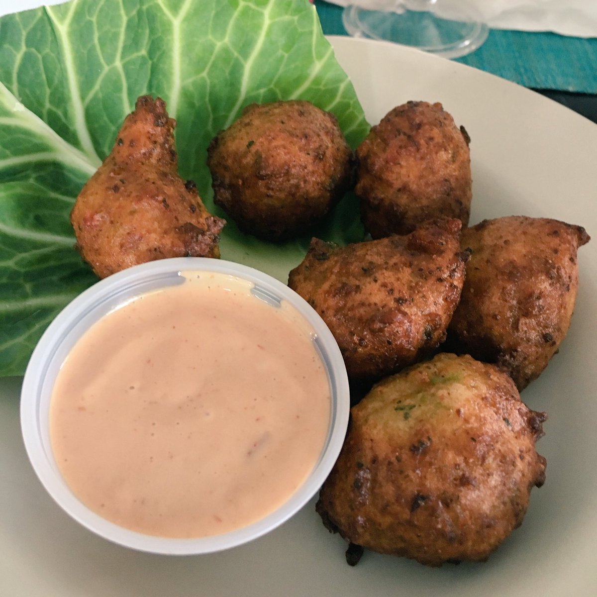melaniejohn's tweet photo. mr. groupers #conchfritters and #turksheadbeer. ๐๐บ๐ #islandcafe #turksandcaicos https://t.co/SXrbKz5KJW