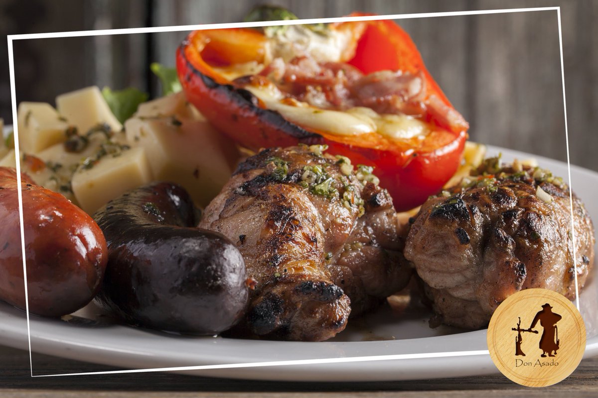 La Tabla de entrada incluye Morcilla, Queso, Molleja, Chorizo y Morrón Relleno, 350 gr. de sabor para compartir #Uruguay #foodporn #foodie